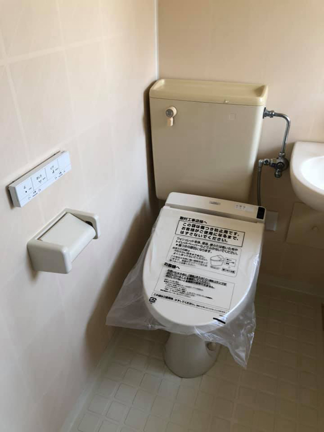 アパートのトイレを防水加工のウォシュレットに交換工事｜宇都宮市アパート(2020.01.06)